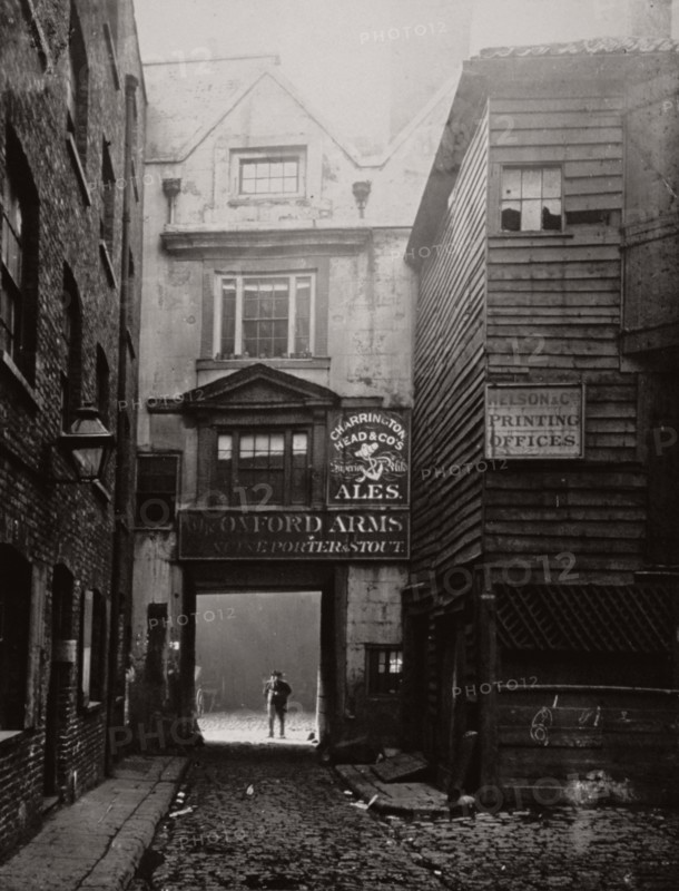 View of the gateway to the Oxford Arms Inn, Warwick Lane, City of London, 1875.