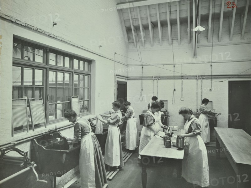 The washing room, Battersea Polytechnic, London, 1907. Artist: Unknown.