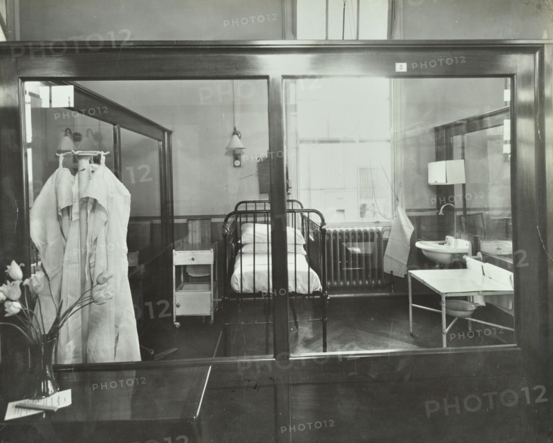 An isolation chamber, Brook General Hospital, London, 1935. Artist: Unknown.