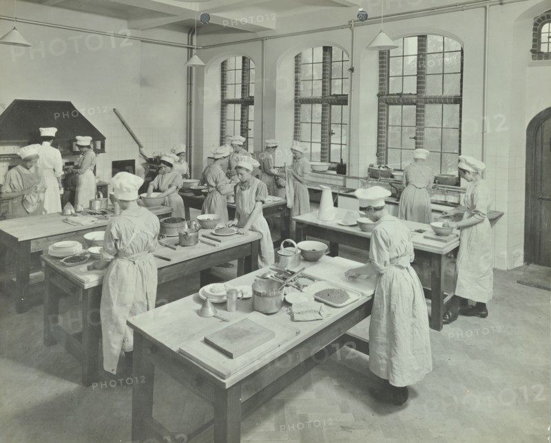 Cookery class, Hammersmith Trade School for Girls, London, 1915. Artist: Unknown.