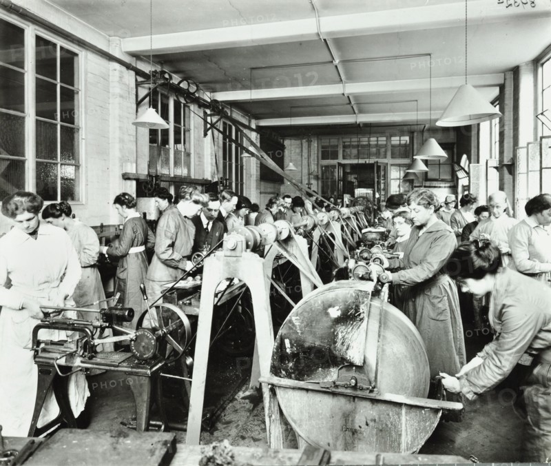 Female munitions workers, Shoreditch Technical Institute, London, 1915. Artist: Unknown.