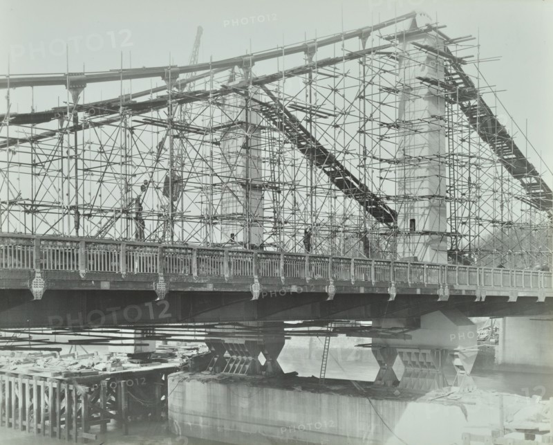 The building of the new Chelsea Bridge, London, 1937. Artist: Unknown.