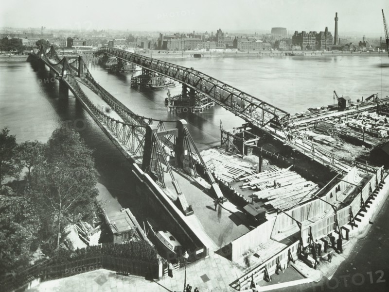 Old Lambeth Bridge with temporary footbridge alongside, London, before 1932. Artist: Unknown.