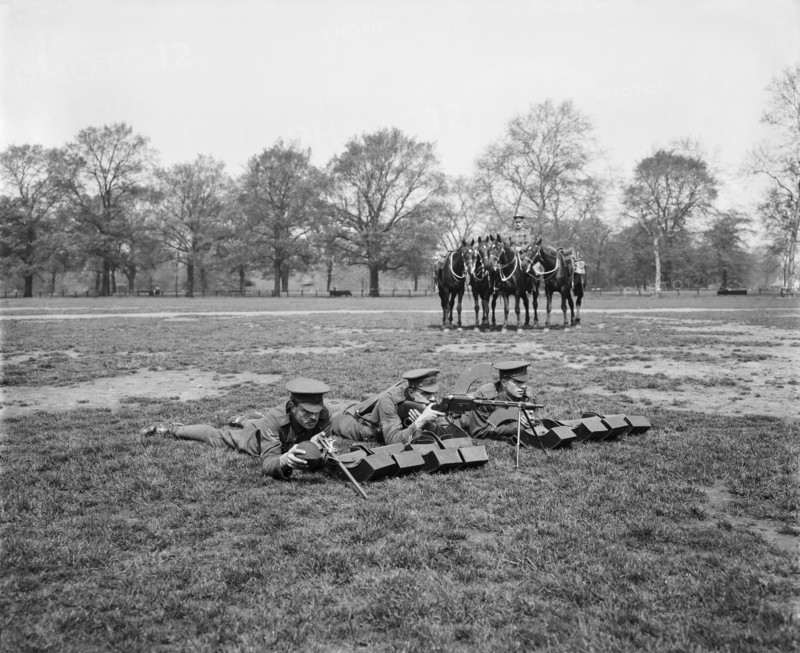British Army machine gun troop, May 1918