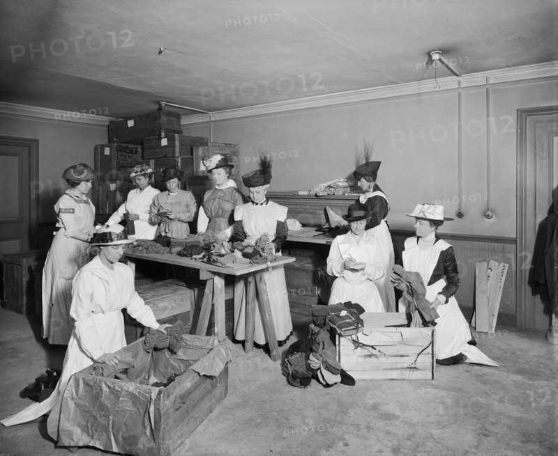 Packing socks for the troops, Westminster Palace Hotel, Westminster, London, 1915