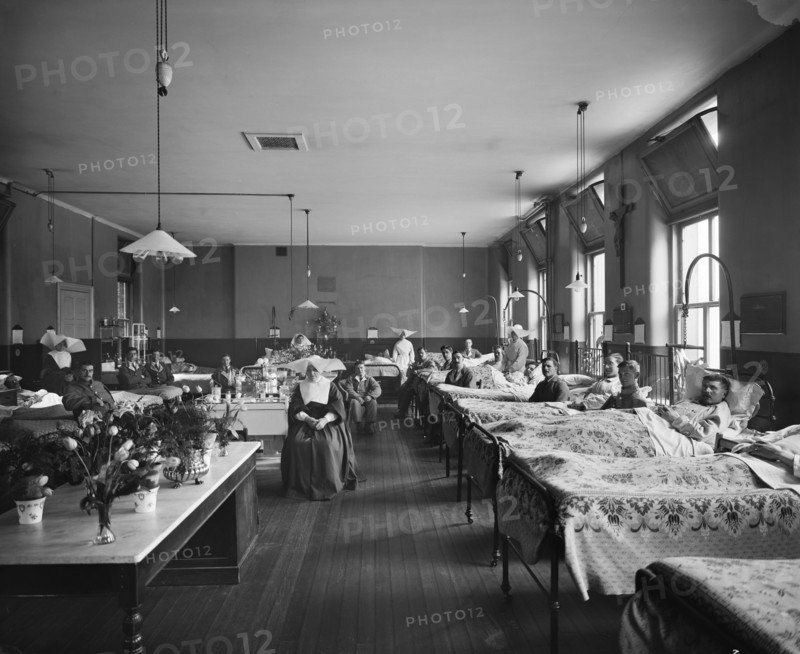 Convalescing soldiers at the Italian Hospital, Queen Square, Camden, London, January 1918
