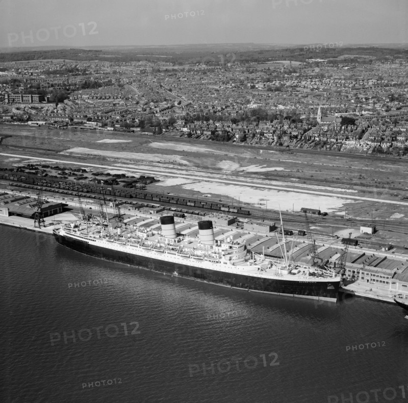 RMS 'Mauretania' at the New Docks (Western Docks), Southampton, Hampshire, 1949