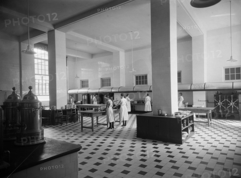 Kitchen staff, Royal Star and Garter Home, Richmond Hill, Richmond, London, 1924-1939