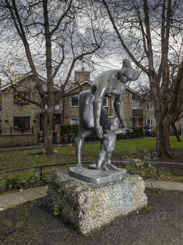 The Lesson', sculpture by Franta Belsky, Bethnal Green, London, 2015