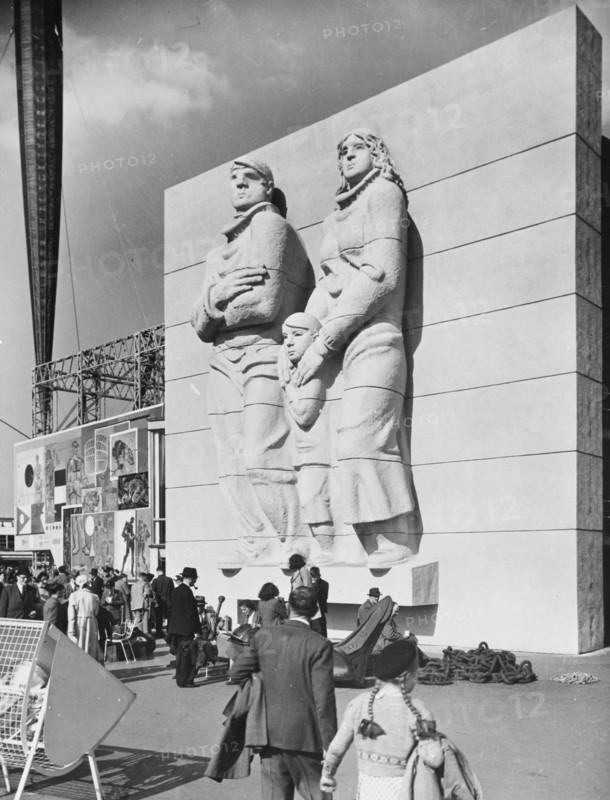 The Islanders', sculpture by Siegfried Charoux, Festival of Britain, Lambeth, London, 1951
