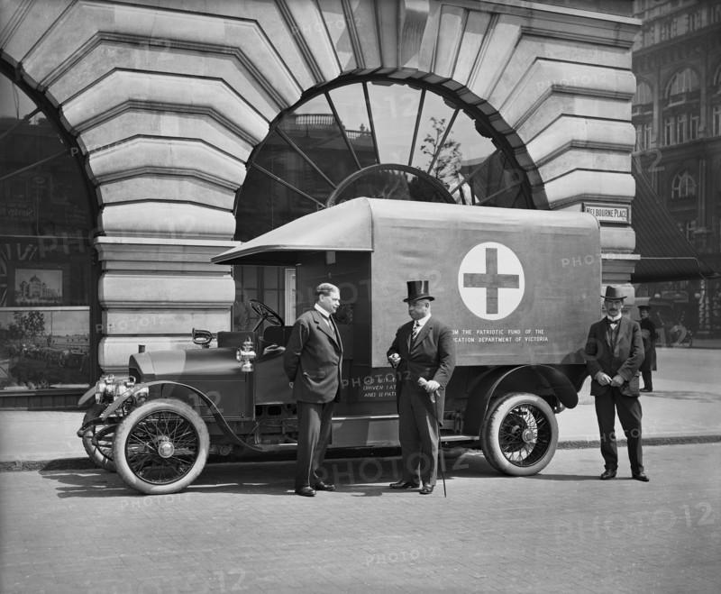 Motor ambulance, London, 1915