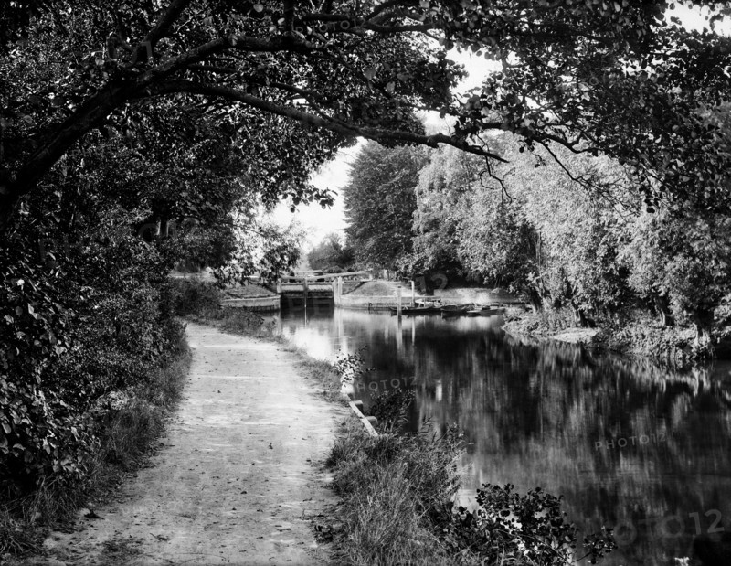 Sonning Lock, Berkshire, 1900