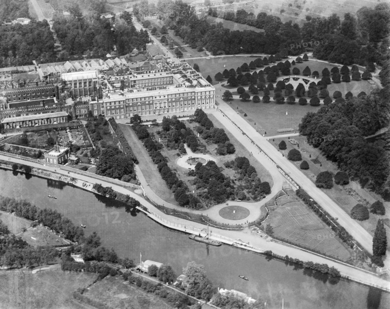 Hampton Court Palace, Richmond-upon-Thames, London, 1920