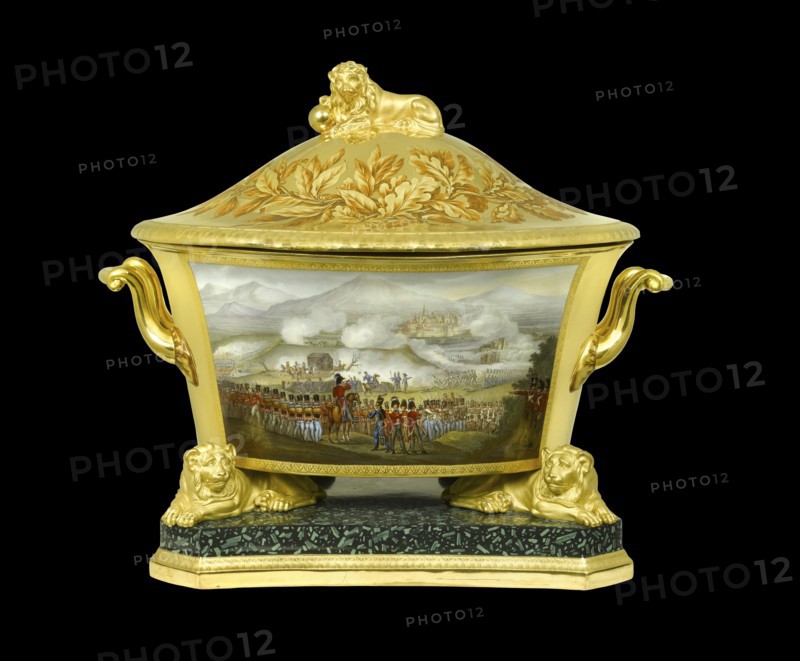 Soup tureen showing the Battle of Toulouse, France, 1814 (1817-1819)