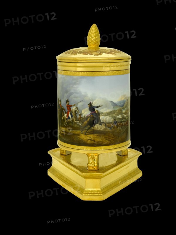Ice pail showing the Battle of Mallavelly, India, 1799 (1817-1819)