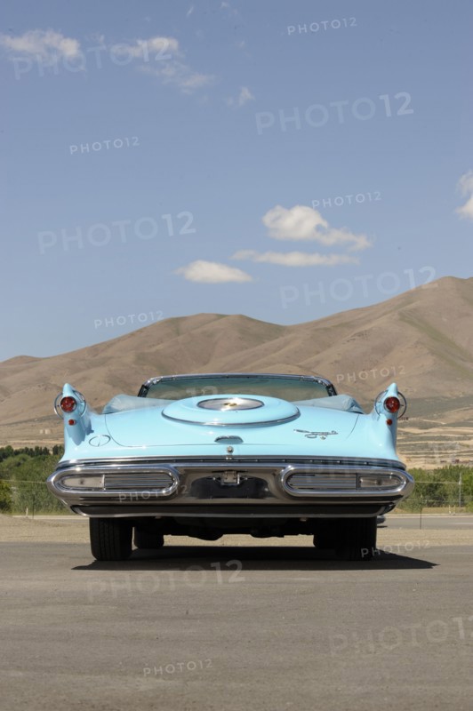 Chrysler Imperial 1957 ex Howard Hughes. Artist: Simon Clay.