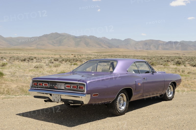 Dodge Coronet Hemi RT 1970. Artist: Simon Clay.
