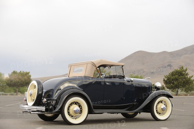 Ford 18 Deluxe Roadster 1932. Artist: Simon Clay.