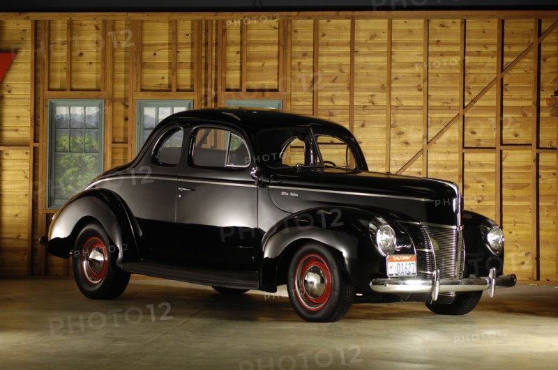 Ford Deluxe customised 1940. Artist: Simon Clay.