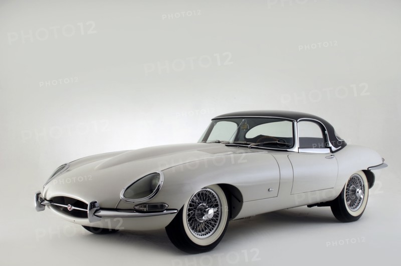 Jaguar E type 1961. Artist: Simon Clay.