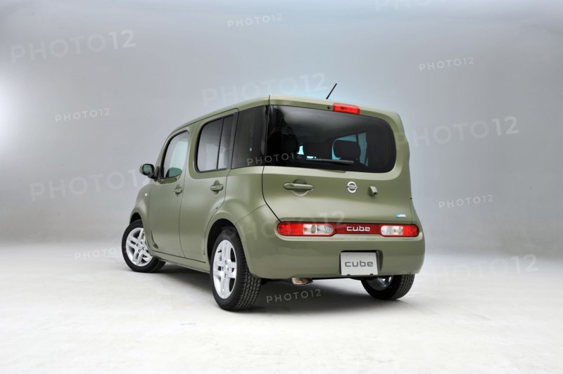 Nissan Cube 2008. Artist: Simon Clay.