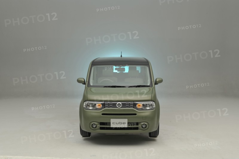 Nissan Cube 2008. Artist: Simon Clay.