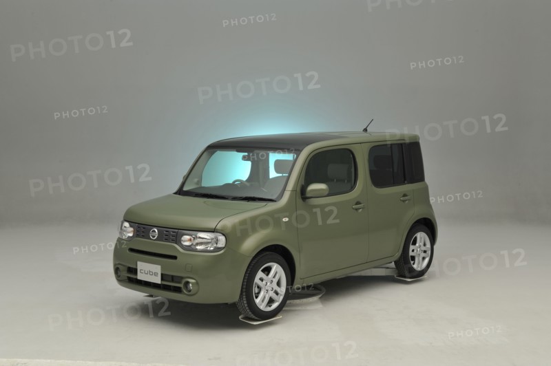 Nissan Cube 2008. Artist: Simon Clay.