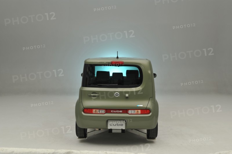 Nissan Cube 2008. Artist: Simon Clay.