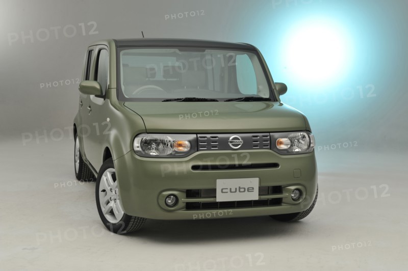 Nissan Cube 2008. Artist: Simon Clay.