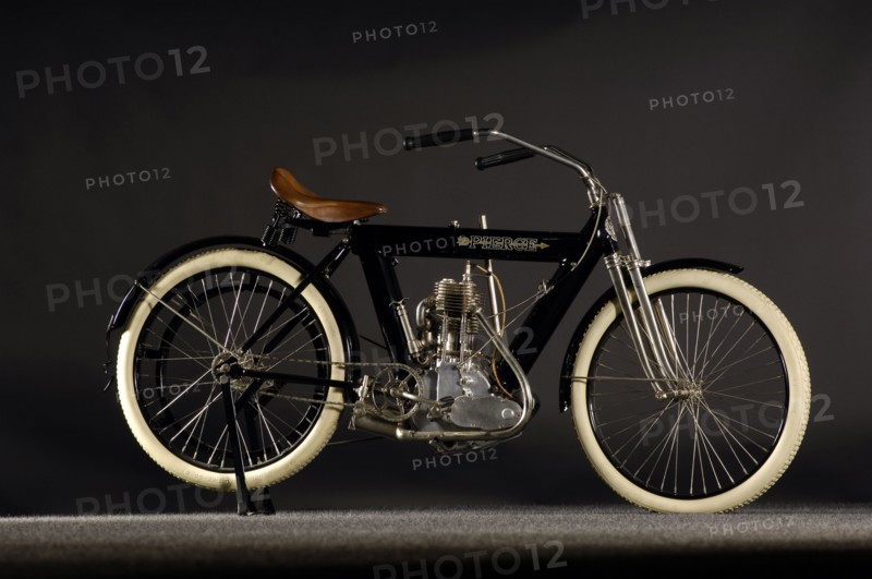 Pierce Arrow single 1911. Artist: Simon Clay.