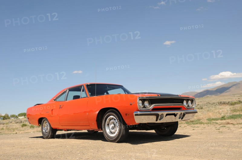 Plymouth Hemi Roadrunner 1970. Artist: Simon Clay.