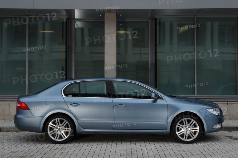 Skoda SUPERB 2008. Artist: Simon Clay.
