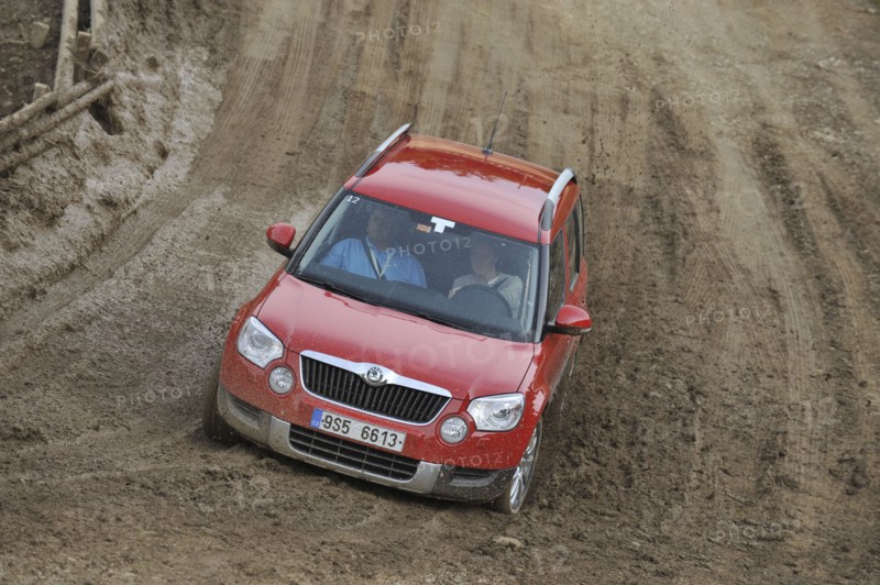 Skoda Yeti 2009. Artist: Simon Clay.