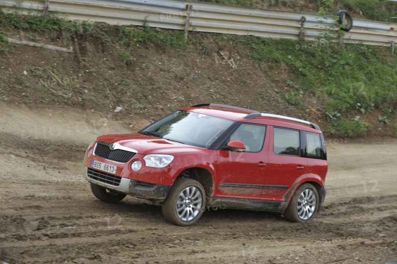 Skoda Yeti 2009. Artist: Simon Clay.