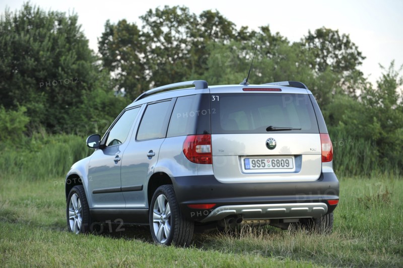 Skoda Yeti 2009. Artist: Simon Clay.
