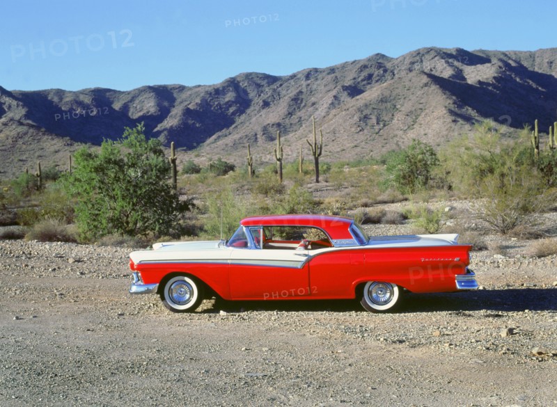 1957 Ford Skyliner Retractable. Artist: Unknown.