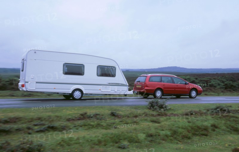 2002 Citroen C5 hdi towing a caravan. Artist: Unknown.