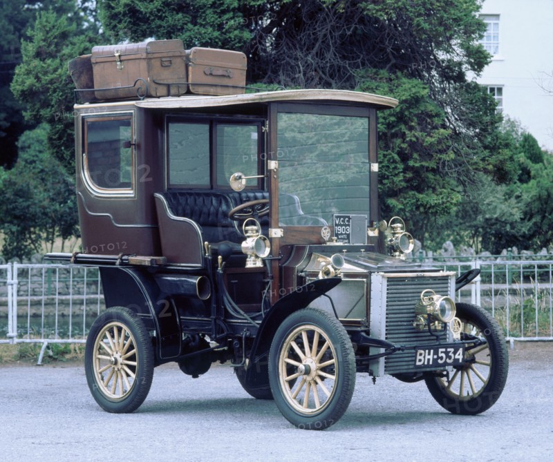 1903 White 10hp steamer limousine. Artist: Unknown.