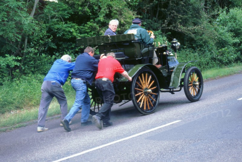 1899 Daimler broken down on a rally. Artist: Unknown.