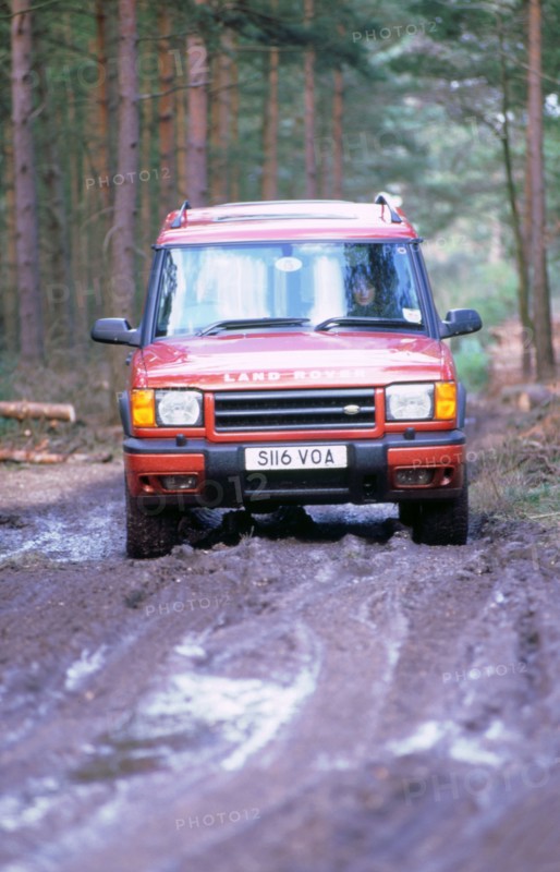 1999 Landrover Discovery. Artist: Unknown.