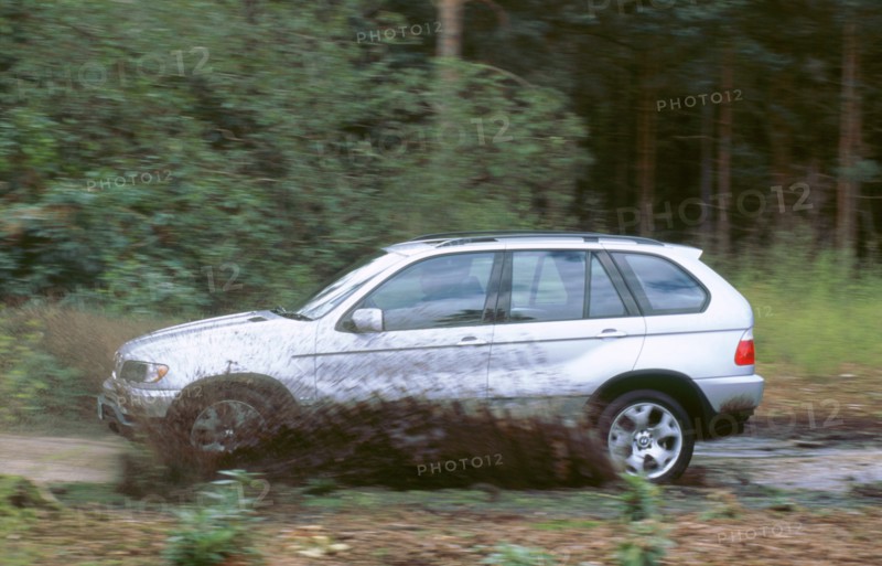 2001 BMW X5 4.4i. Artist: Unknown.