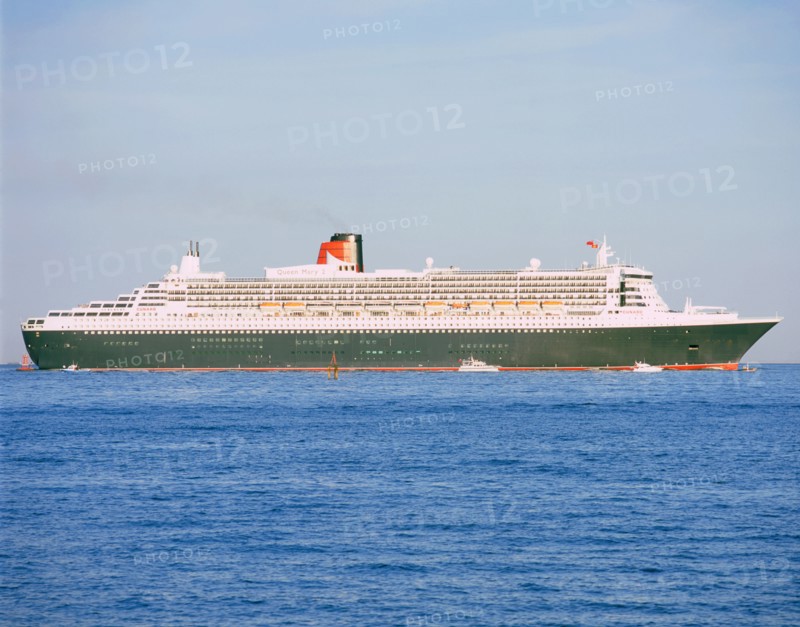 2004 Queen Mary II ocean liner. Artist: Unknown.