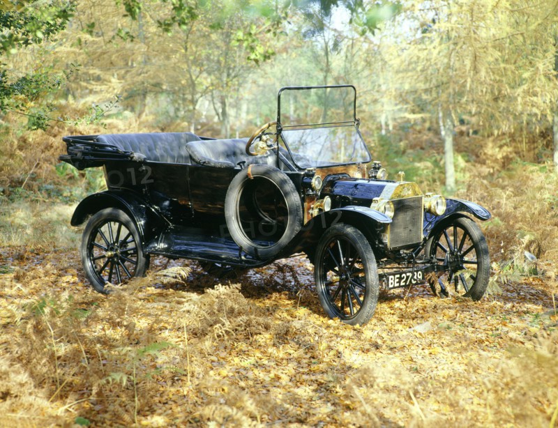 1915 Ford Model T. Artist: Unknown.