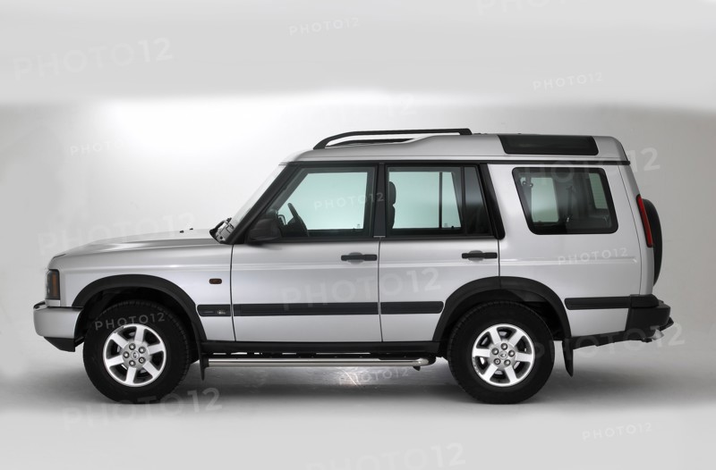 2003 Land Rover Discovery Artist: Unknown.