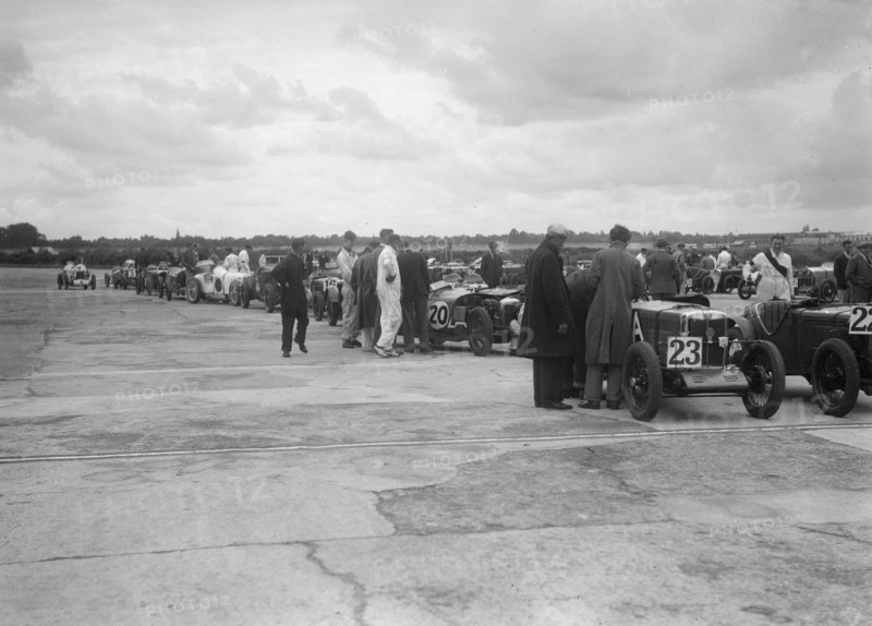 LCC Relay GP, Brooklands, 25 July 1931. Artist: Bill Brunell.