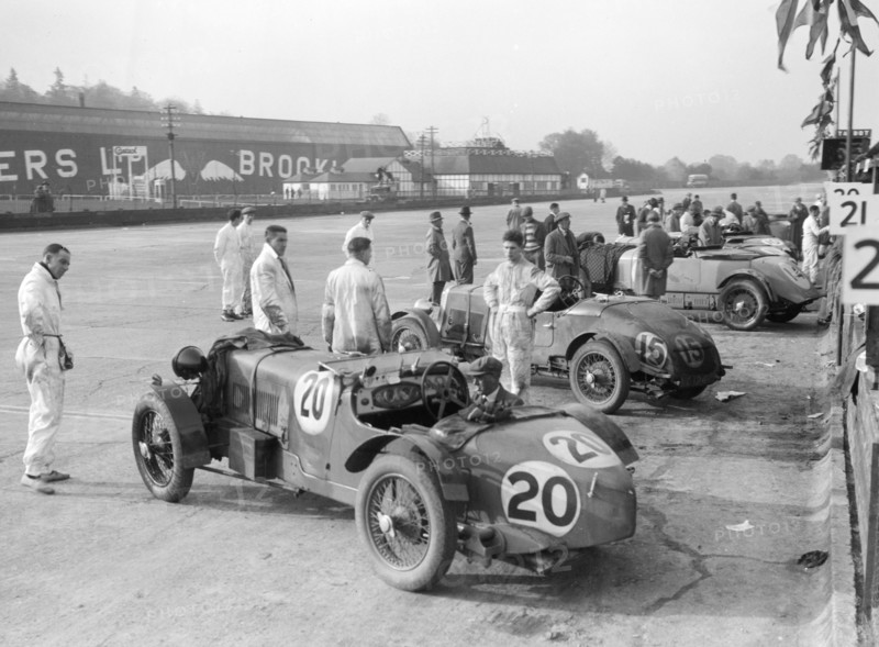 Alvis and Lea-Francis cars at the JCC Double Twelve race, Brooklands, 8/9 May 1931. Artist: Bill Brunell.