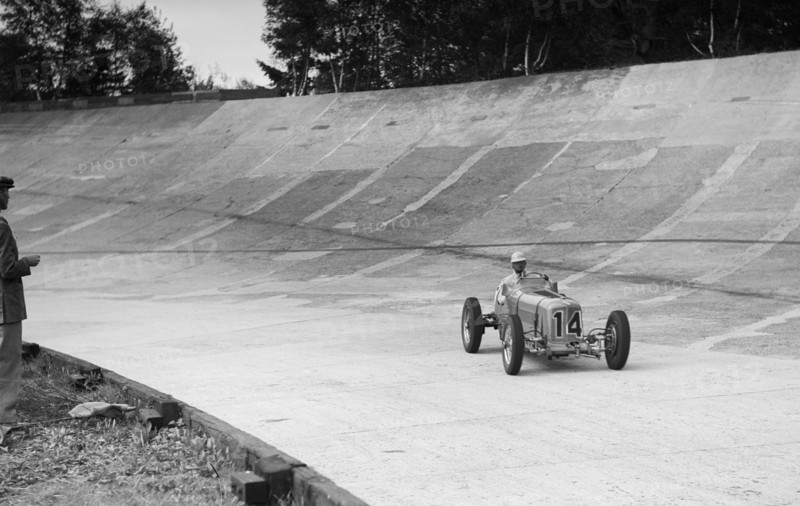 Raymond Mays' ERA on the way to second place, JCC International Trophy, Brooklands, 7 May 1938.  Artist: Bill Brunell.