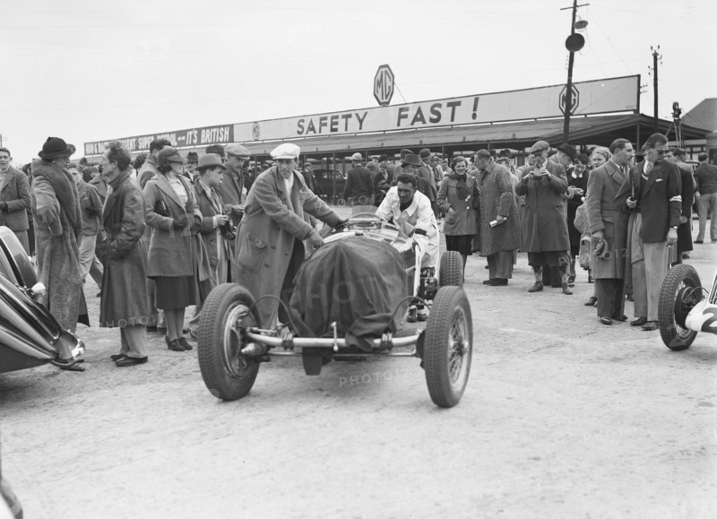 JCC International Trophy, Brooklands, 7 May 1938.  Artist: Bill Brunell.