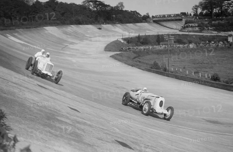 Sunbeam of EL Bouts and Vauhall 30/98 of RJ Munday, BARC meeting, Brooklands, 16 May 1932. Artist: Bill Brunell.