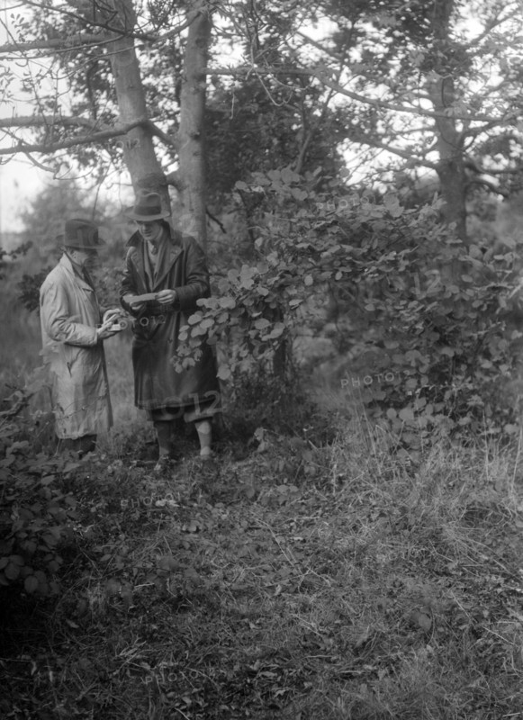 Two participants in the Bugatti Owners Club car treasure hunt, 25 October 1931. Artist: Bill Brunell.